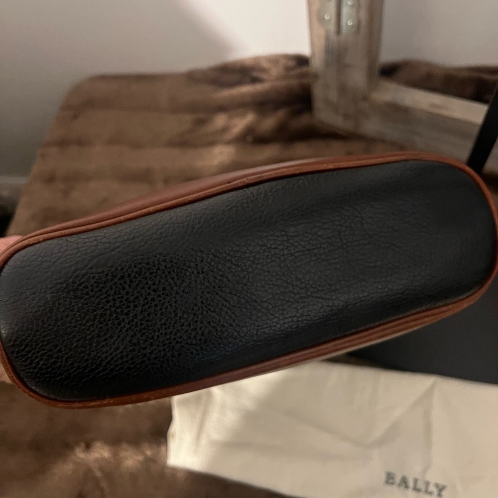 Bally Vintage Bucket Bag - Picture 7 of 12